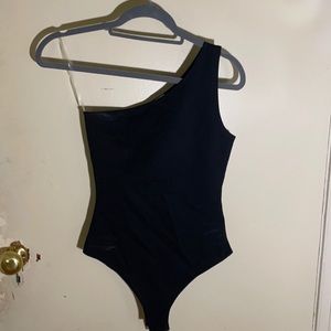 Vestique one shoulder bodysuit